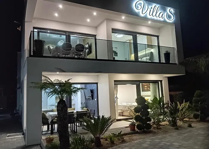 Villa S