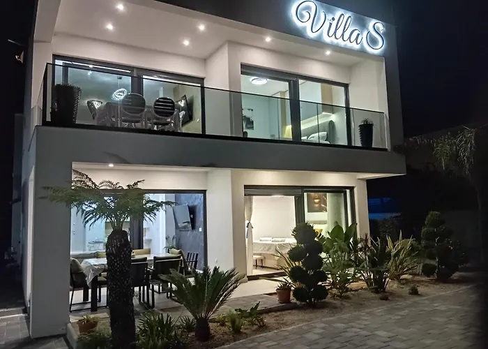 Villa S