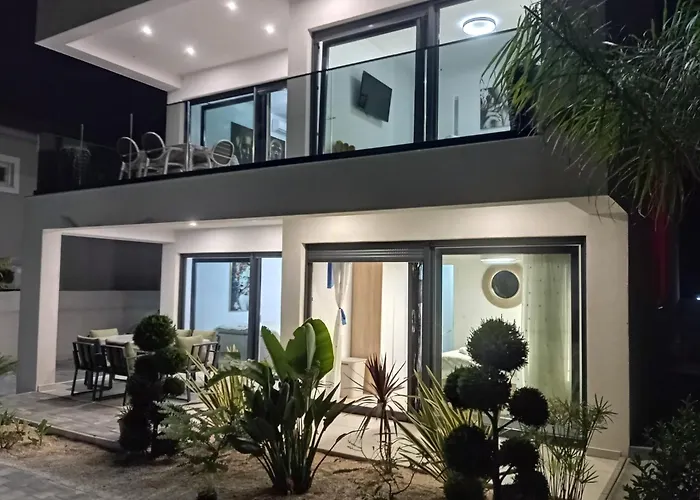 Villa S