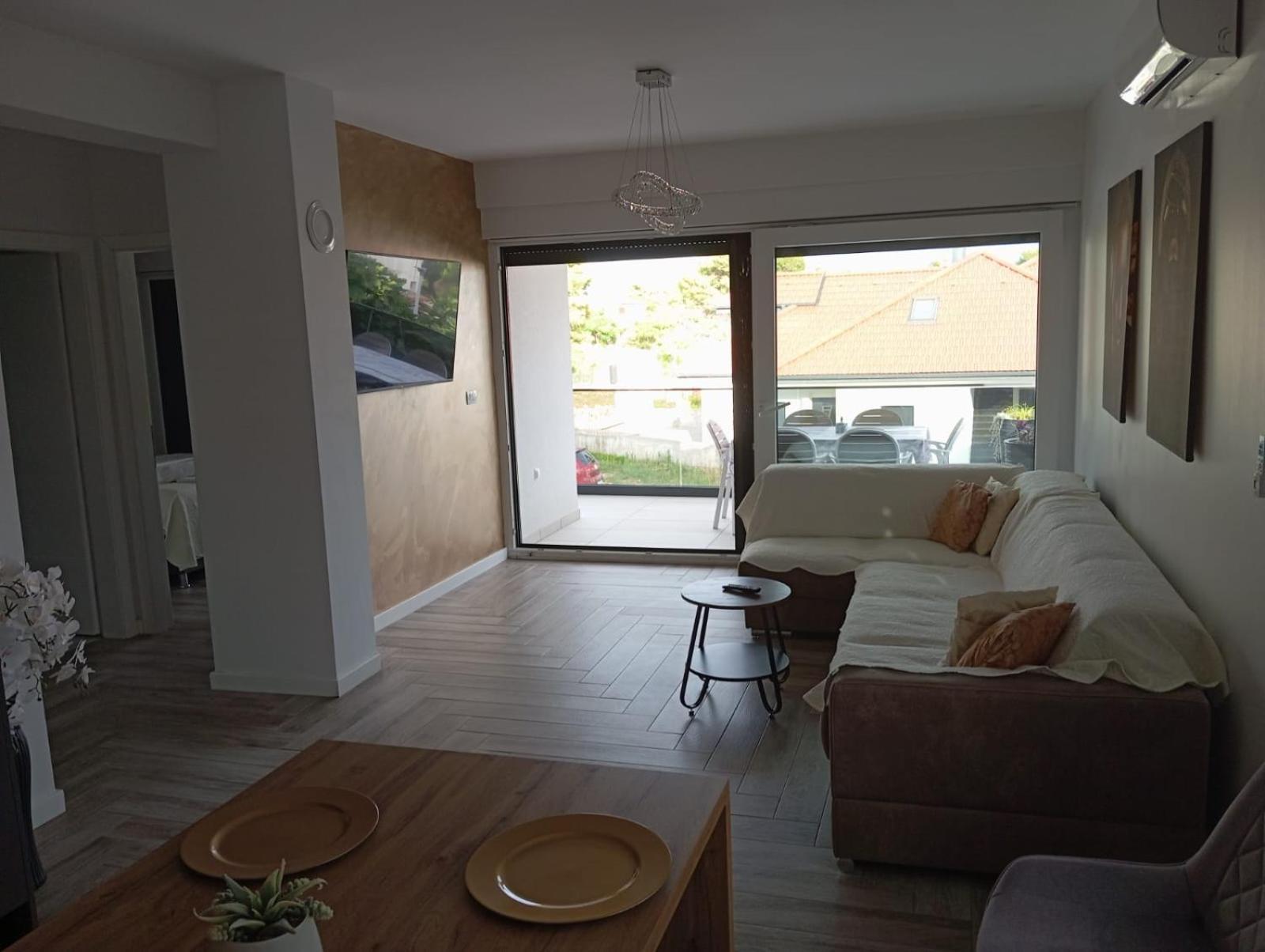 S Apartment