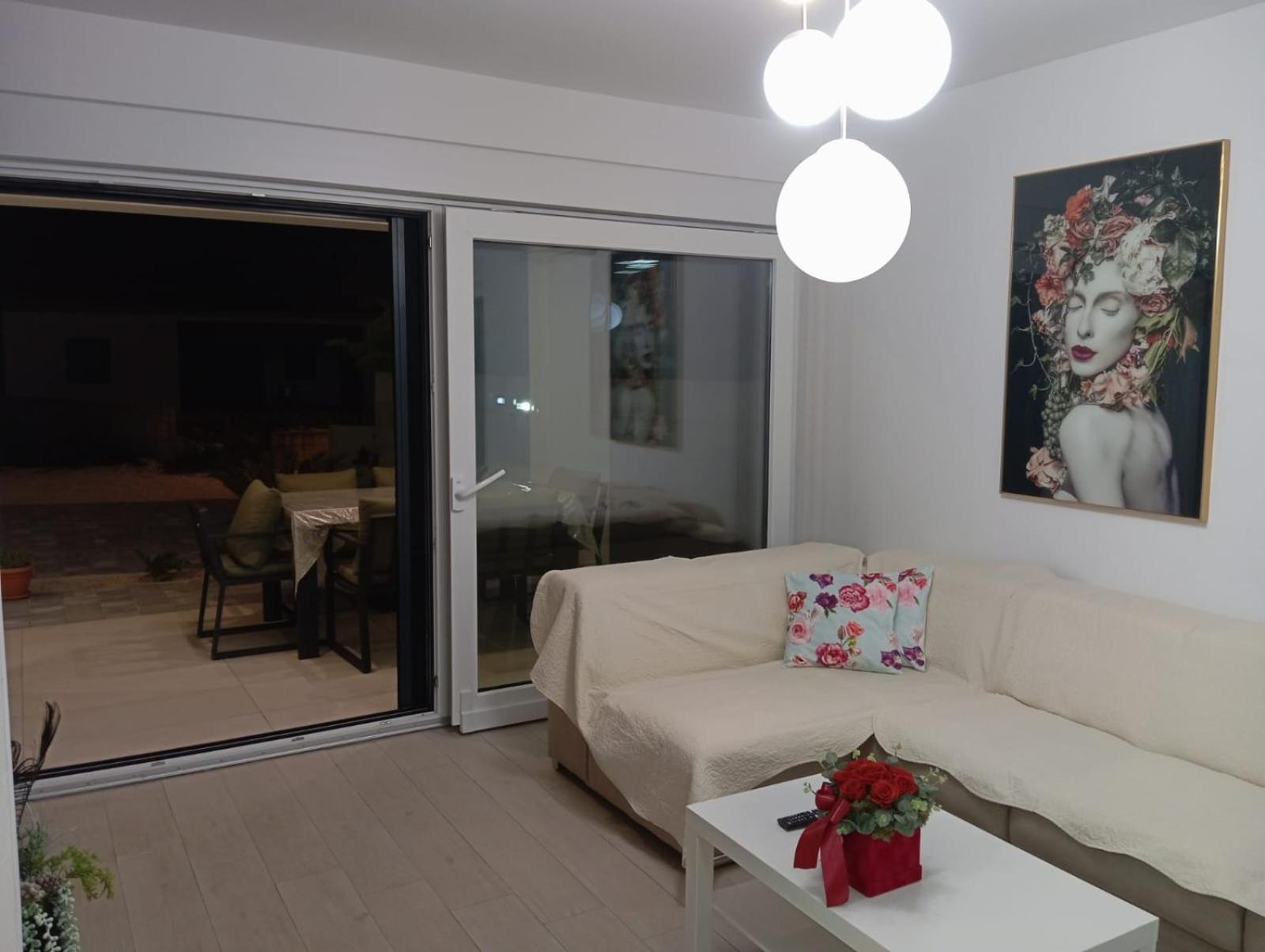 S Apartment