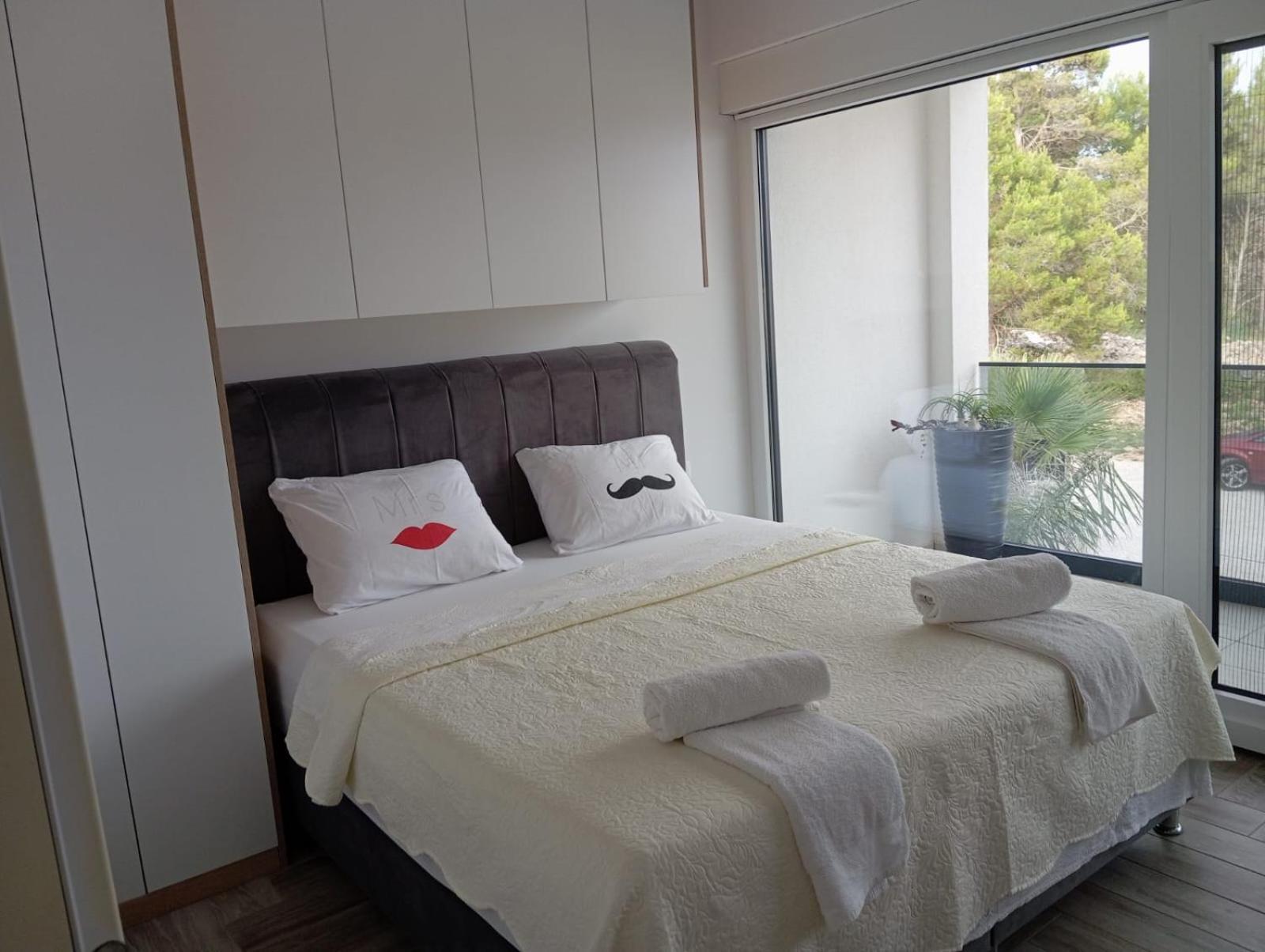 Apartment S *